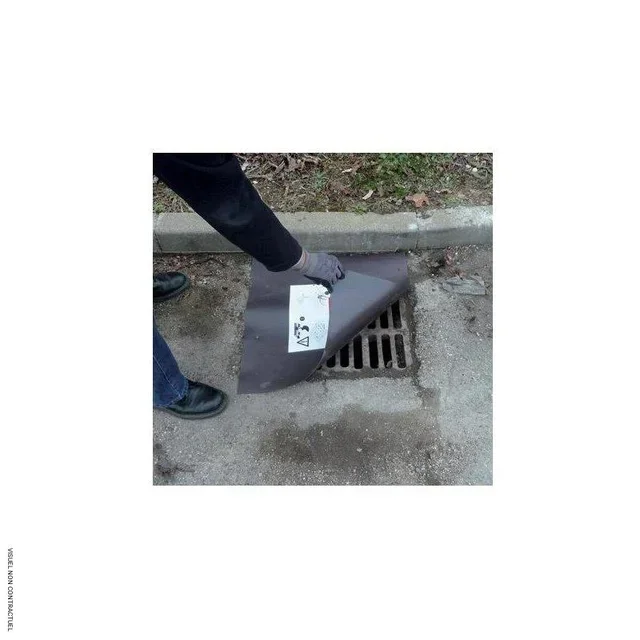 Obturateur magnétique 60x60 cm CEMO souple pour plaque d'égout métallique