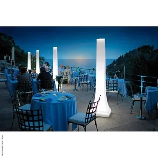 Soporte luminoso OBELISK polietileno HELIOSA Star Progetti 208 cm